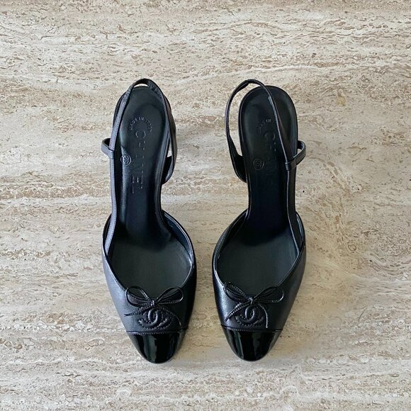 CHANEL Shoes - Vintage Chanel CC Bow Cap Toe Slingback Heels